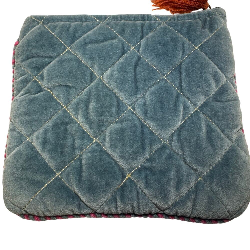 Hand‎ embroidered initial velvet pouch with tassel and the letter ‘Y’ - Picture 3 of 7